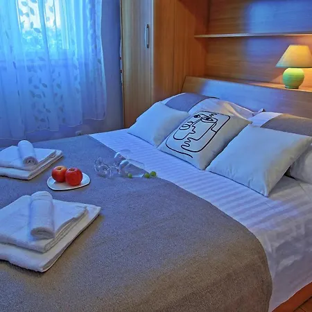 Jelena Apartman *